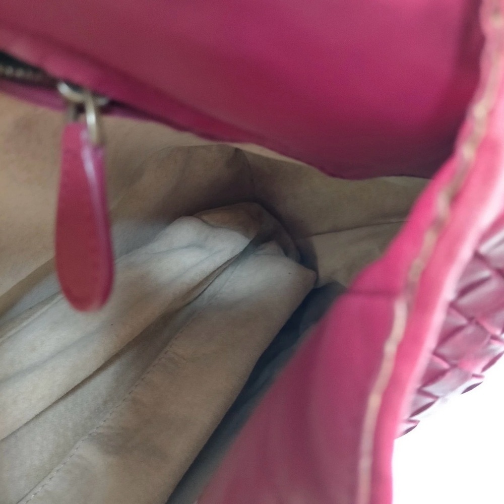 Bottega Veneta Red Intrecciato Hobo Bag. Lipstick red - Picture 13 of 16